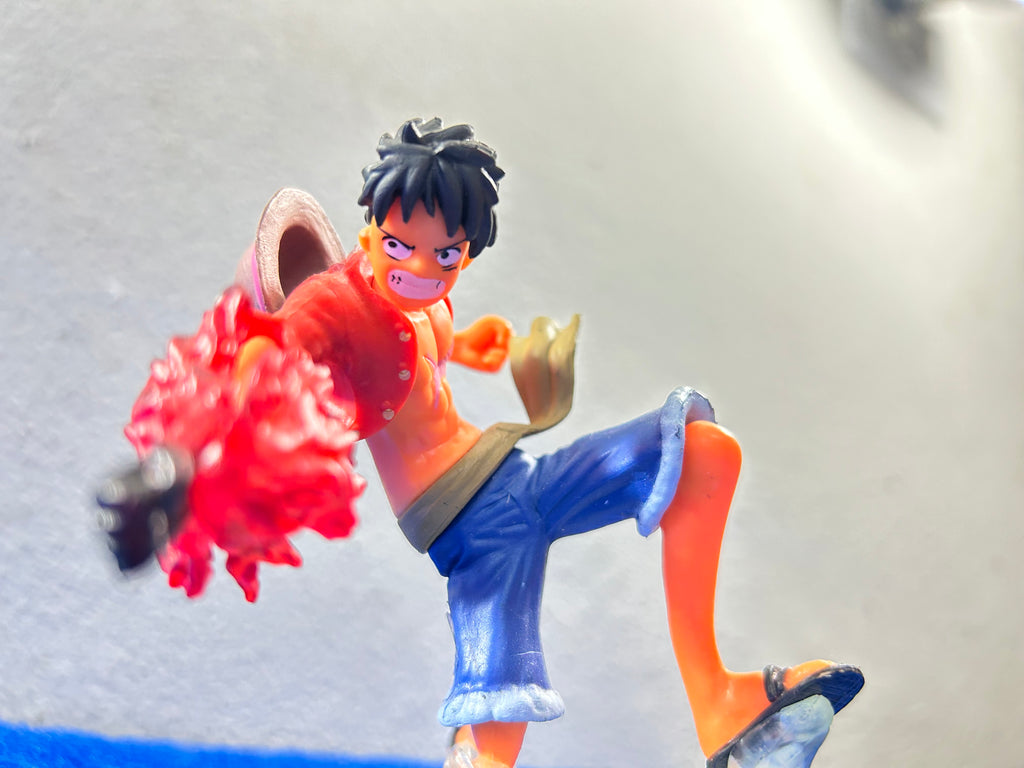 ACTION Luffy com mão de aço vermelho