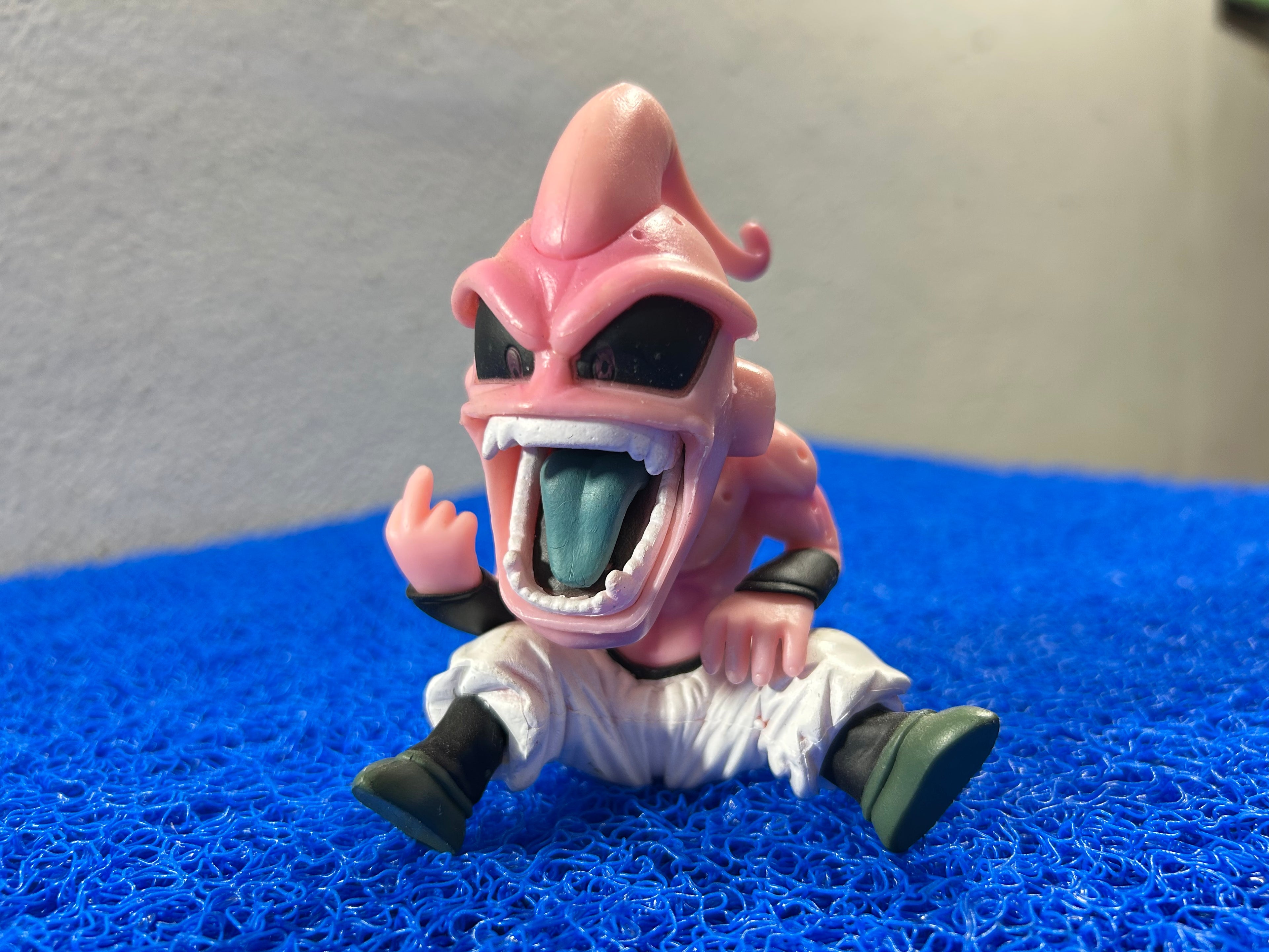 ACTION Majin bu fazendo gesto