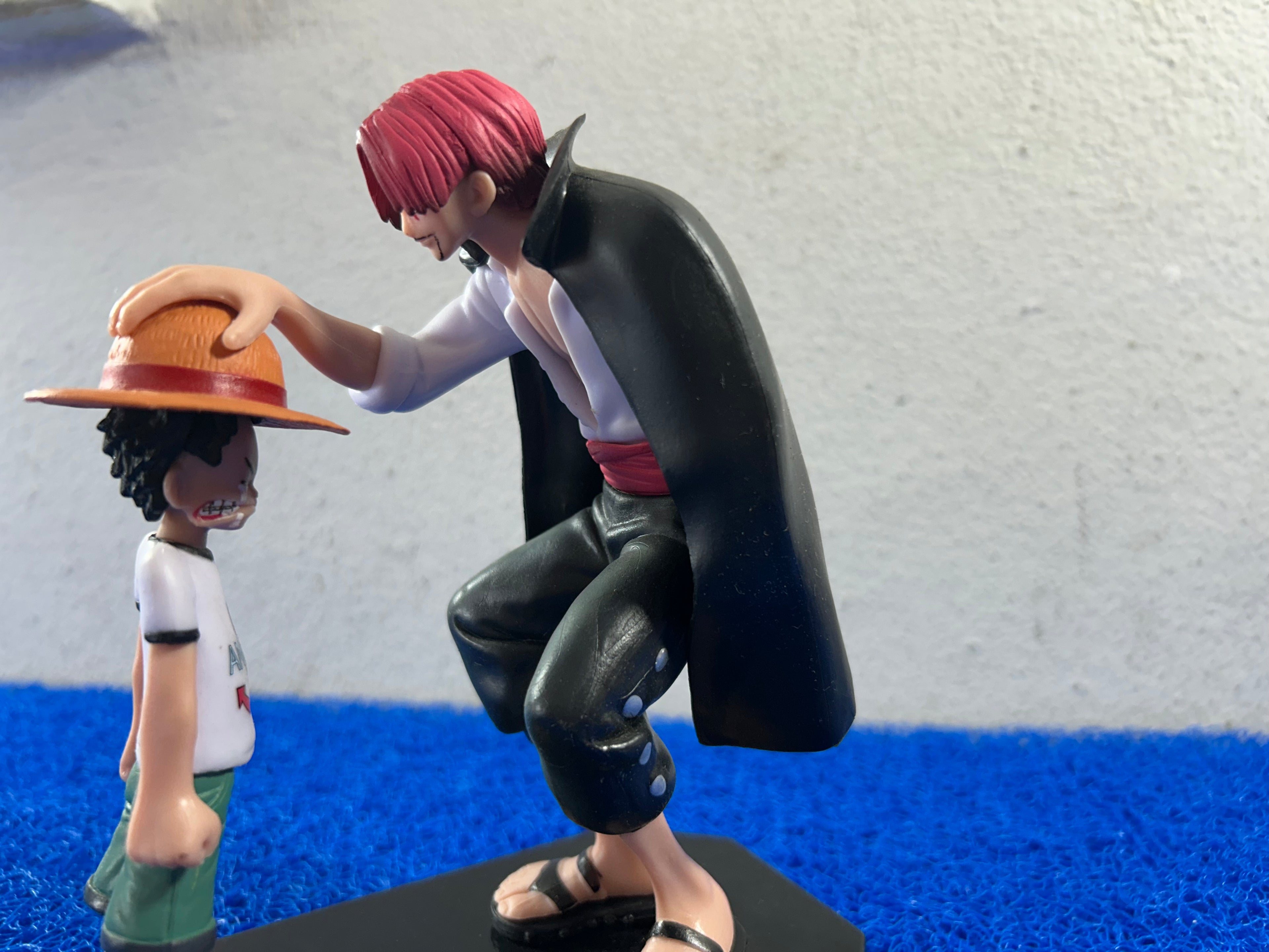 ACTION FIGURE Luffy & shanks