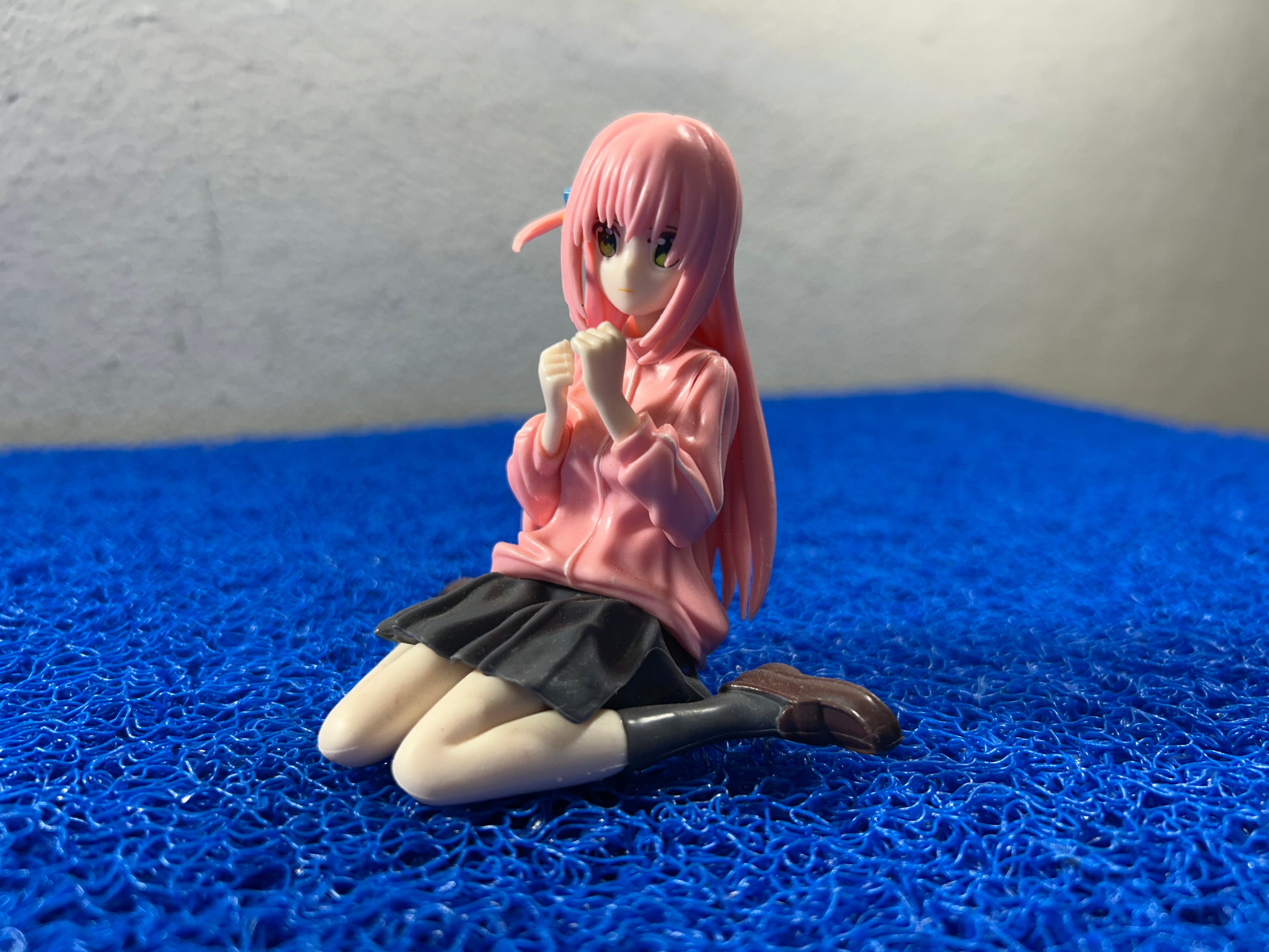 ACTION Bocchi sentada