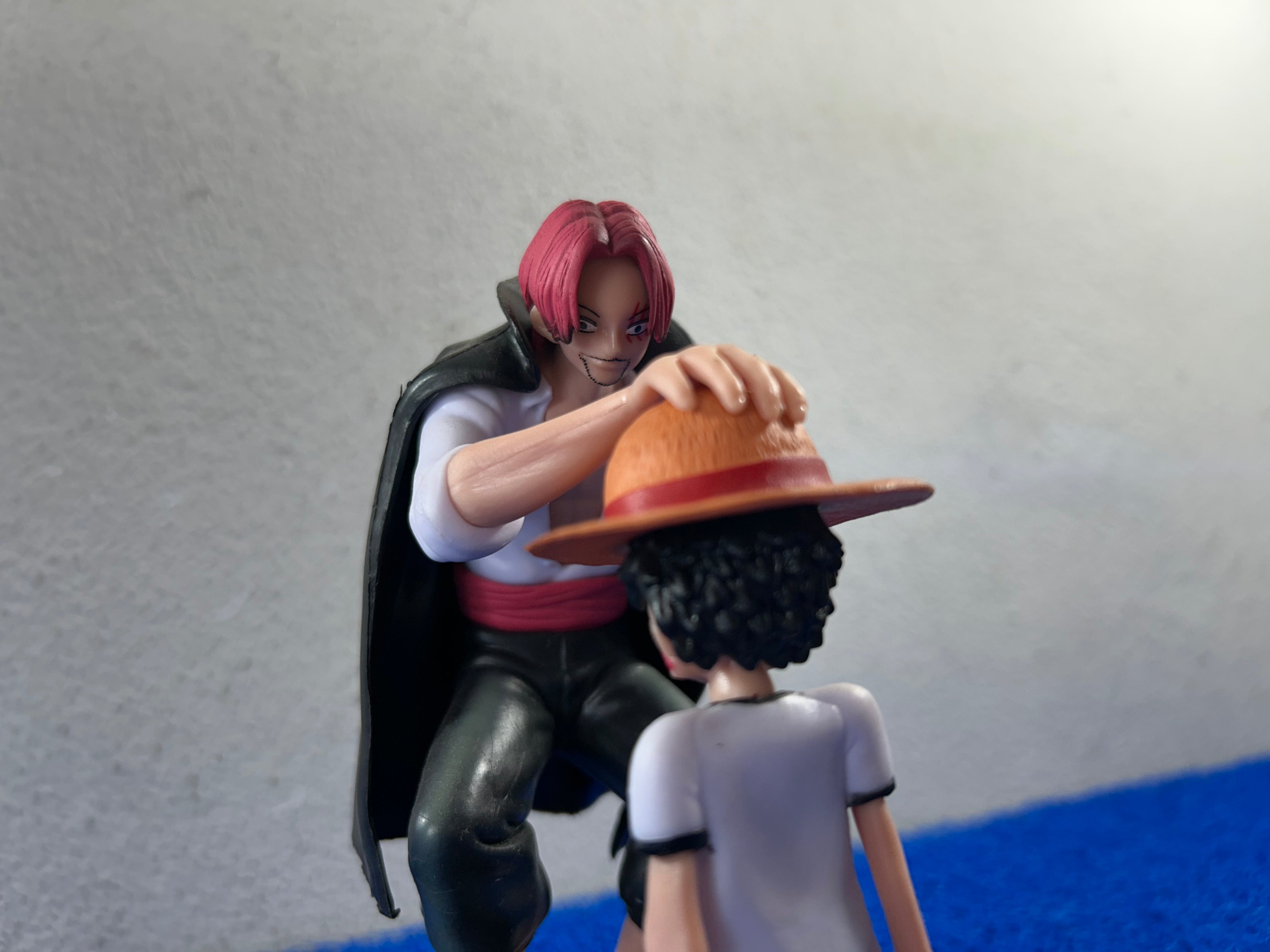 ACTION FIGURE Luffy & shanks
