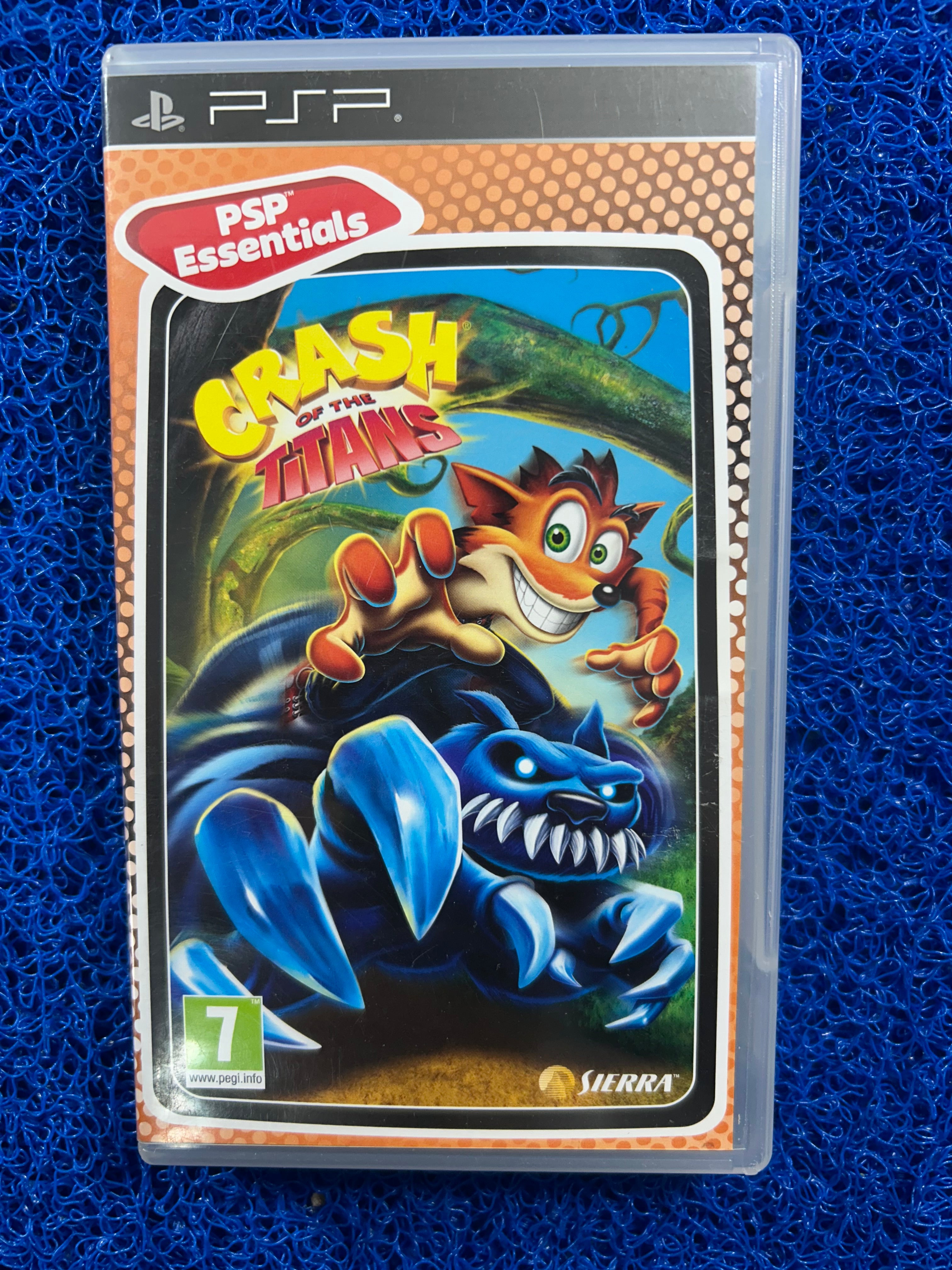PSP Crash of the titans (E)