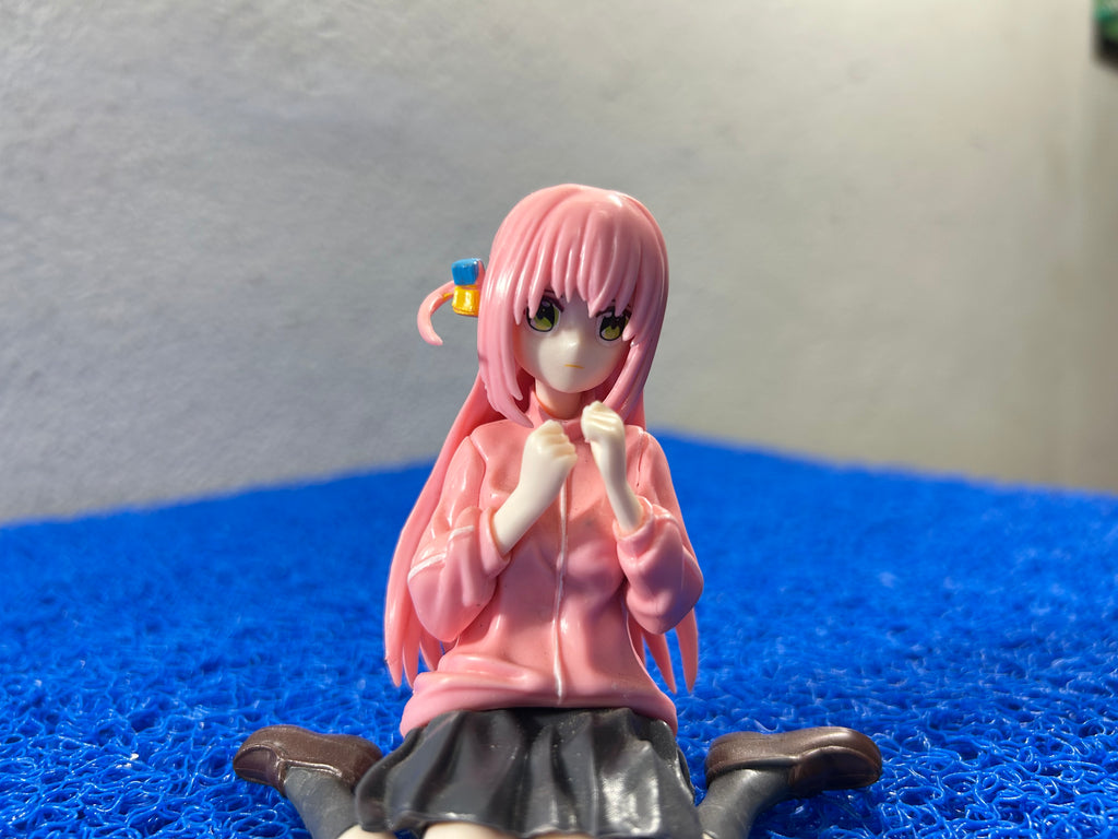 ACTION Bocchi sentada